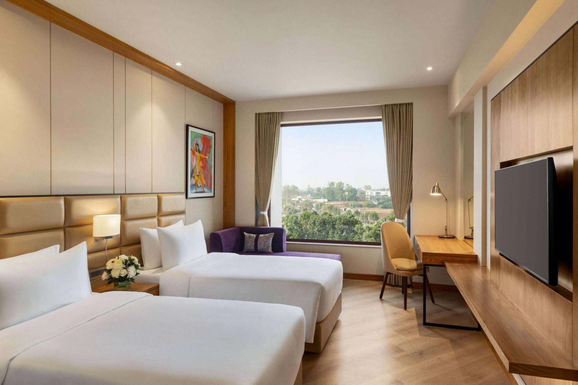 Ramada Encore By Wyndham Amritsar Airport Kültér fotó