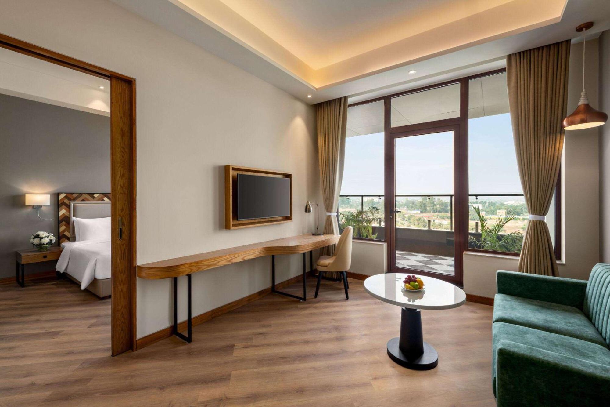 Ramada Encore By Wyndham Amritsar Airport Kültér fotó