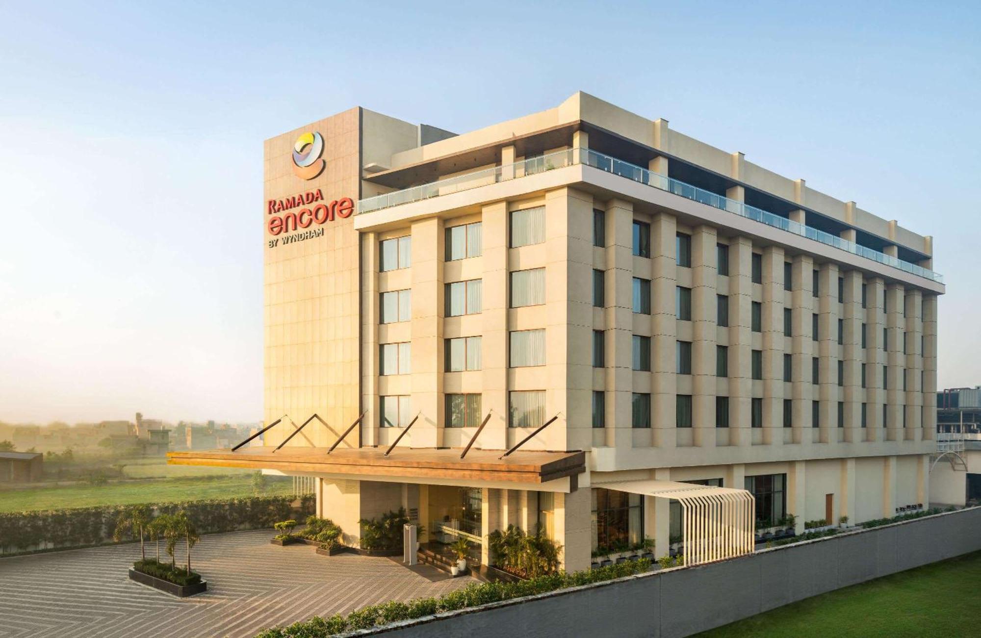 Ramada Encore By Wyndham Amritsar Airport Kültér fotó